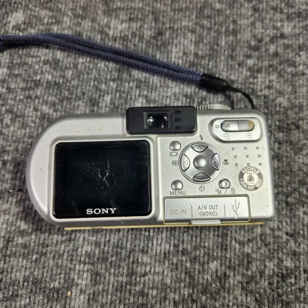 Sony Digital Camera Cybershot DSC-P8 3.2MP Silver 128mb Memory Tested Read